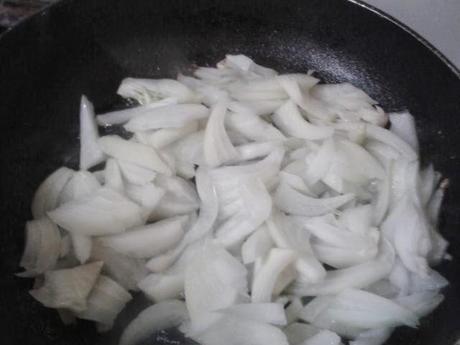 Coliflor con salsa de cebolla y jamón