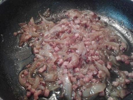 Coliflor con salsa de cebolla y jamón