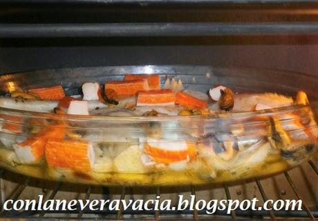 PANGA AL HORNO CON MEJILLONES PATATA Y CEBOLLA