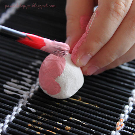 pasandolopipa | pintar la masa de papel ya endurecida