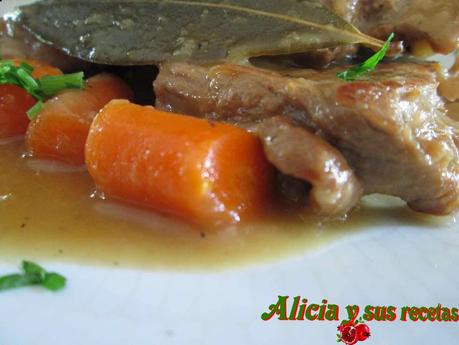 ENTRECOT DE TERNERA CON ZANAHORIAS EN SALSA ESPAÑOLA