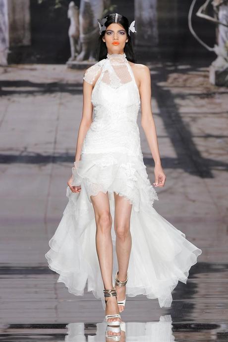 Los vestidos de novia de YolanCris sorprenden por su originalidad, frescura, transparencias y alta costura
