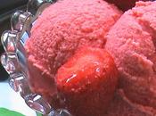 Helado fresas azúcar.