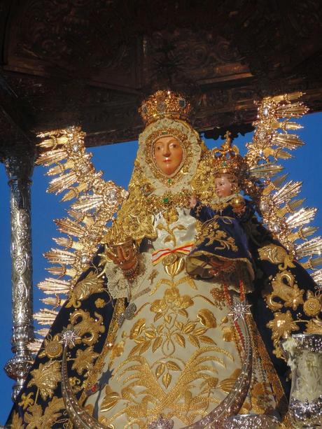 Nuestra hermandad, presente en las procesiones de la Divina Pastora de San Antonio y de la Virgen de Consolación de Utrera