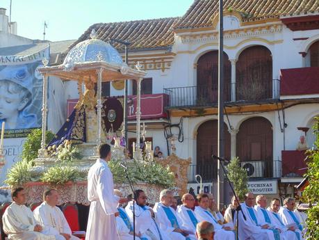 Nuestra hermandad, presente en las procesiones de la Divina Pastora de San Antonio y de la Virgen de Consolación de Utrera