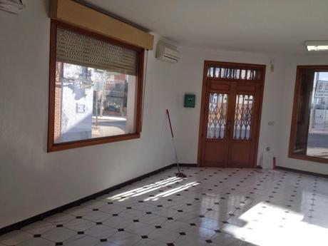 Se alquila local comercial en Almadén