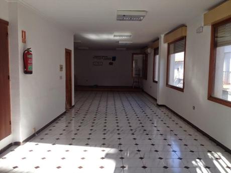 Se alquila local comercial en Almadén
