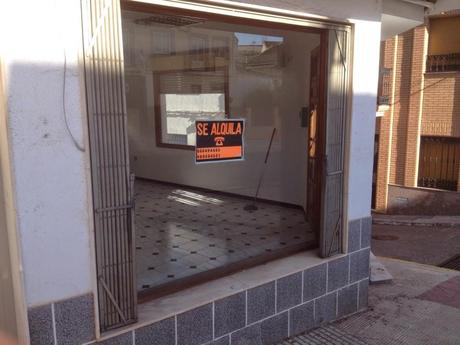 Se alquila local comercial en Almadén