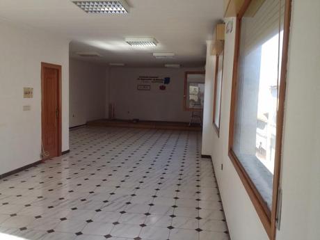 Se alquila local comercial en Almadén