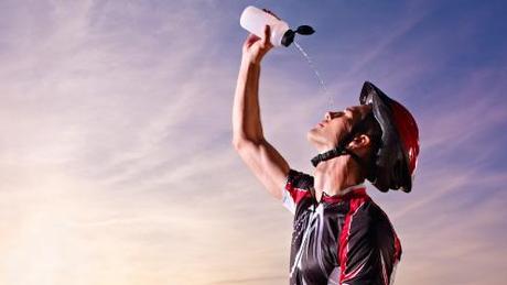 La importancia de beber agua en el ciclismo