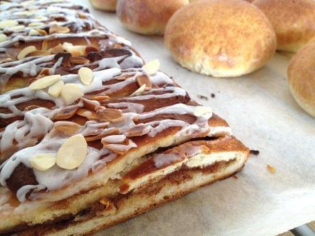 Trenza danesa Trenza danesa receta tartas nórdicas tartas almendras canela glaseado rollos tartas de canela rollos canela nórdicos recetas postres y dulces nórdicos recetas delikatissen recetas de postres fáciles postres para café postres daneses pastas café nórdicas