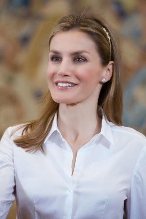 La Princesa Letizia con un look colegial