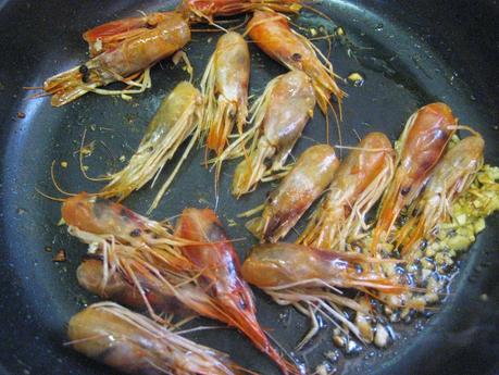 CALAMARES RELLENOS CON ALCACHOFAS Y GAMBAS