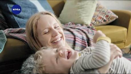 Nivea, mamá, caricias de mamá, abrazaos de mamá , Que mamá eres tu?