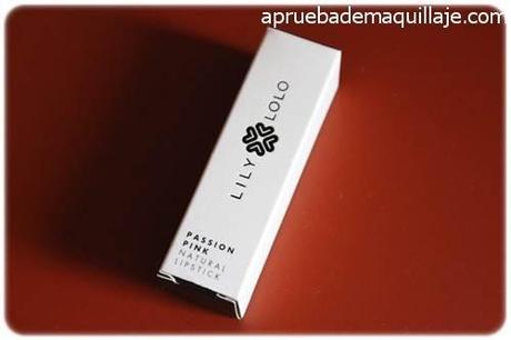 Caja  barra de labios natural tono Passion Pink de Lily Lolo cruelty free labial