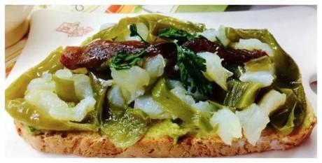 Tosta de bacalao con crema de aceite de pimiento verde Tosta de bacalao con pimientos