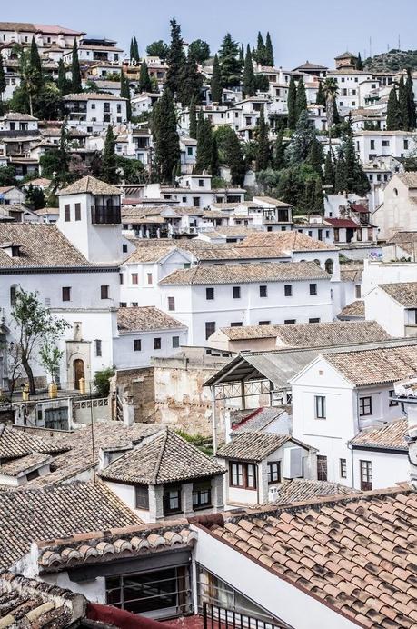 Granada, azul y blanco