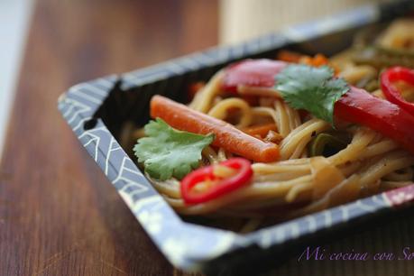 NOODLES PICANTES AL ESTILO ASIÁTICO: