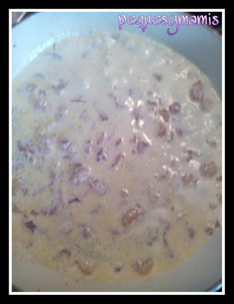 Macarrones con bacón y gambas