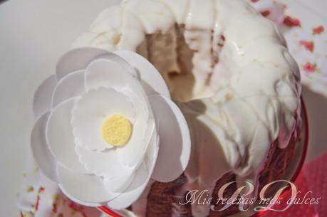 BUNDT CAKE DE MARACUYÁ CON CREMA DE QUESO Y NATA
