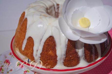 BUNDT CAKE DE MARACUYÁ CON CREMA DE QUESO Y NATA