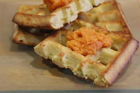 Gofres salados de queso y ajetes