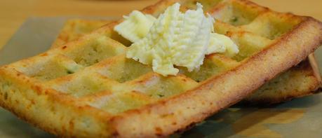 Gofres salados de queso y ajetes