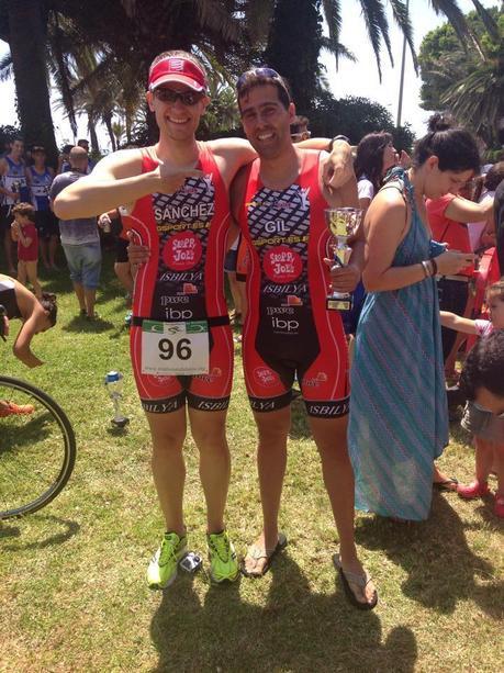 Foto con José Luis Gil Angorrilla, ganador del II Triatlón de Isla Canela.