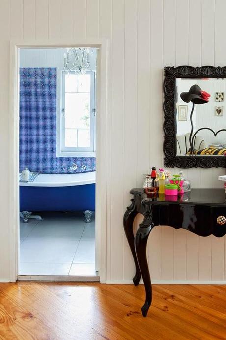 Casa de Madera en Blanco y Negro