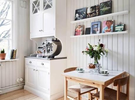 sillón Butterfly sillas Eames sidechair sillas ant lámpara AJ Floor interiores espacios pequeños estilo y diseño nórdico escandinavo estilo nórdico escandinavo decoración elegante blanco gris madera decoración con mucho estilo blog decoracion interiores Acabados impecables en decoración 