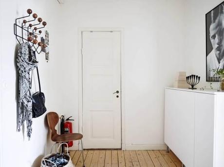 sillón Butterfly sillas Eames sidechair sillas ant lámpara AJ Floor interiores espacios pequeños estilo y diseño nórdico escandinavo estilo nórdico escandinavo decoración elegante blanco gris madera decoración con mucho estilo blog decoracion interiores Acabados impecables en decoración 