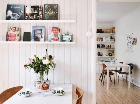 sillón Butterfly sillas Eames sidechair sillas ant lámpara AJ Floor interiores espacios pequeños estilo y diseño nórdico escandinavo estilo nórdico escandinavo decoración elegante blanco gris madera decoración con mucho estilo blog decoracion interiores Acabados impecables en decoración 