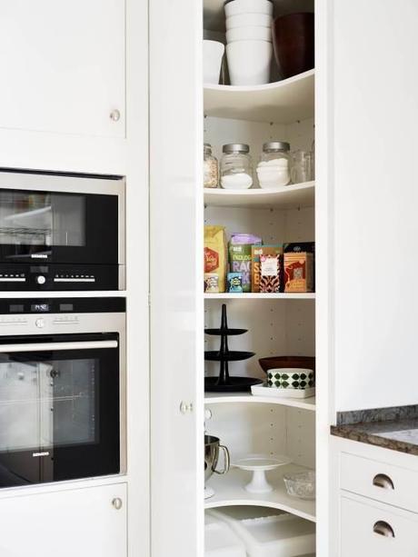 sillón Butterfly sillas Eames sidechair sillas ant lámpara AJ Floor interiores espacios pequeños estilo y diseño nórdico escandinavo estilo nórdico escandinavo decoración elegante blanco gris madera decoración con mucho estilo blog decoracion interiores Acabados impecables en decoración 