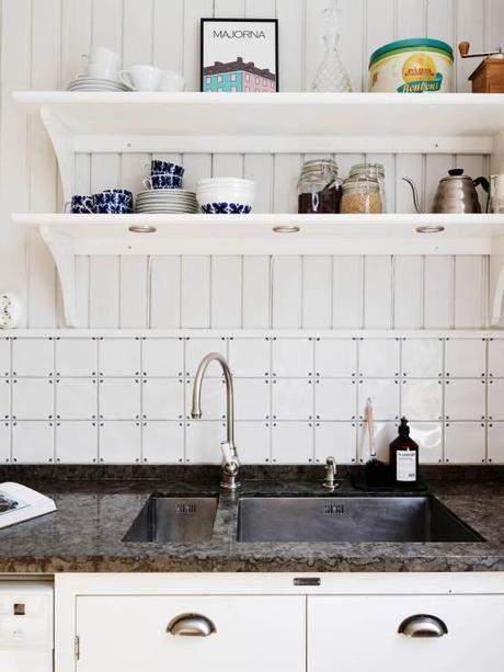 sillón Butterfly sillas Eames sidechair sillas ant lámpara AJ Floor interiores espacios pequeños estilo y diseño nórdico escandinavo estilo nórdico escandinavo decoración elegante blanco gris madera decoración con mucho estilo blog decoracion interiores Acabados impecables en decoración 