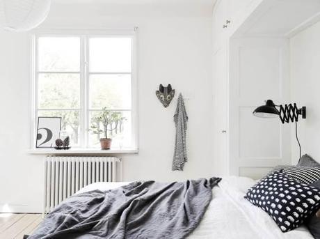 sillón Butterfly sillas Eames sidechair sillas ant lámpara AJ Floor interiores espacios pequeños estilo y diseño nórdico escandinavo estilo nórdico escandinavo decoración elegante blanco gris madera decoración con mucho estilo blog decoracion interiores Acabados impecables en decoración 