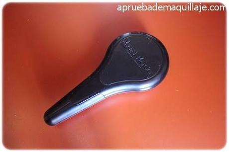 Colaboración con FreeFarma Trasera del cepillo antitirones de Michel Mercier distribuido por Freefarma