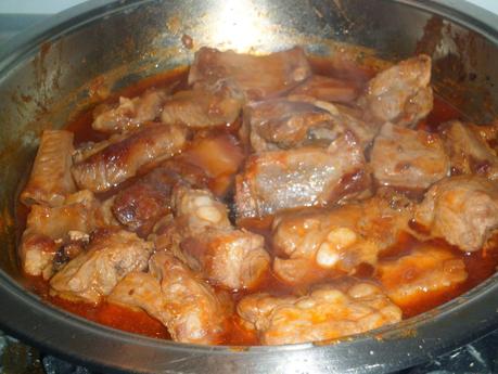 Costillas de cerdo con salsa de tomate