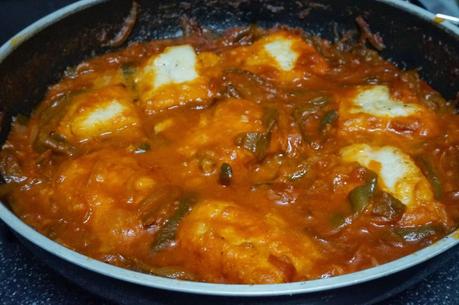 Bacalao con tomate, cebolla y pimientos