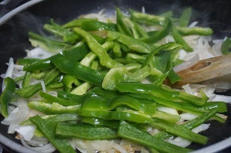 Bacalao con tomate, cebolla y pimientos