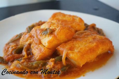 Bacalao con tomate, cebolla y pimientos