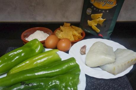 Pimientos rellenos de revuelto de bacalao y patatas chips