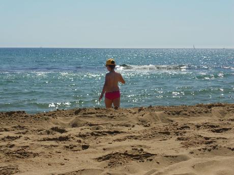 playa, sol, alicante, urbanova, arenales, primer día de playa, arena, helados, cubo