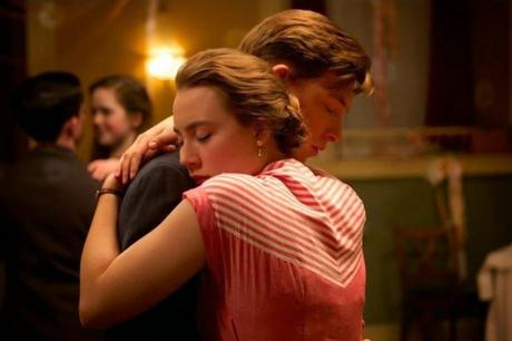 SAOIRSE RONAN Y DOMHNALL GLEESON EN LA PRIMERA IMAGEN DE ‘BROOKLYN’