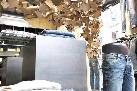 Susana Piquer muestra “la desnuda verdad de los vaqueros” en su montaje para Nudie Jeans Barcelona. 2 nudie jeans