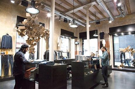 Susana Piquer muestra “la desnuda verdad de los vaqueros” en su montaje para Nudie Jeans Barcelona. 4 nudie jeans