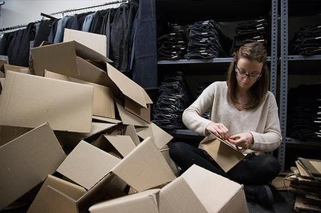 Susana Piquer muestra “la desnuda verdad de los vaqueros” en su montaje para Nudie Jeans Barcelona. 11 nudie jeans