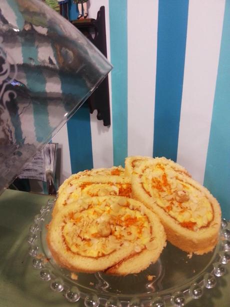 ROLLITOS DE AVELLANAS CON CREMA DE MANTEQUILLA Y NARANJA