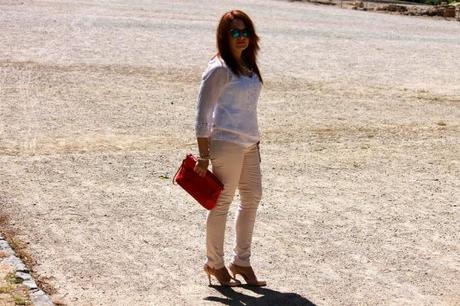 Round glasses at spring