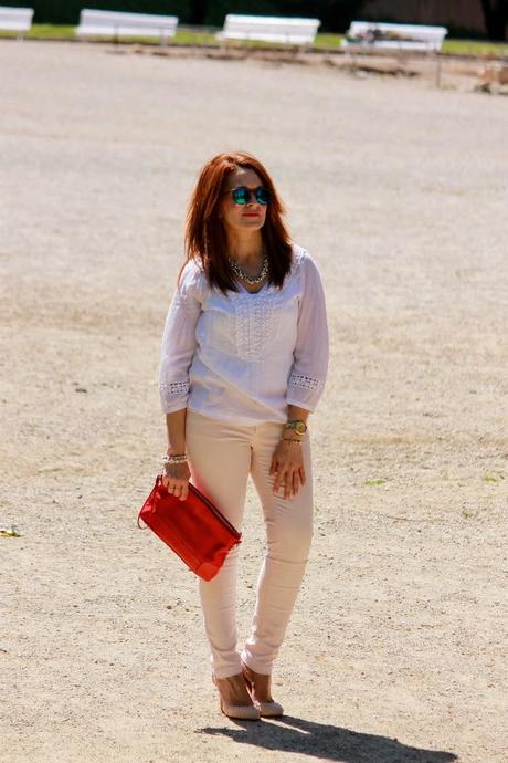 Round glasses at spring