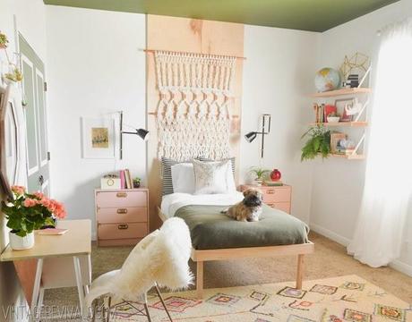 UN DORMITORIO RETRO CHIC CON CABECERO DE MACRAMÉ + DIY LAMPARA